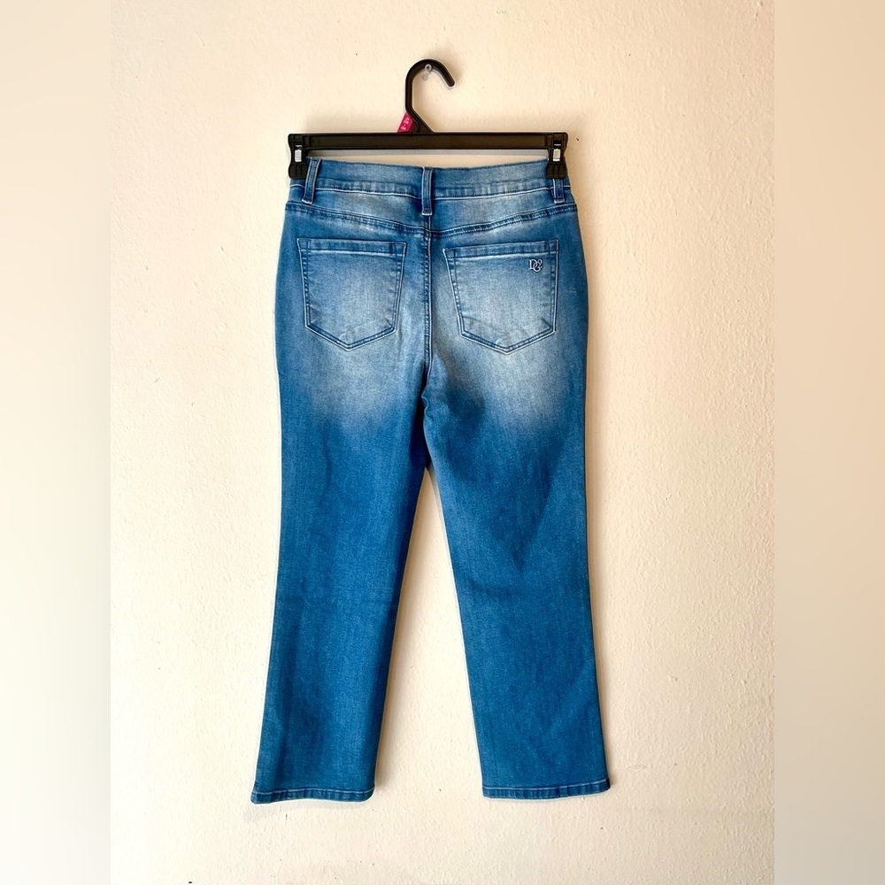 NWT DG2 by Diane Gilman Signature Classic Stretch Jean Capri Embellished Size 28 - Picture 7 of 9
